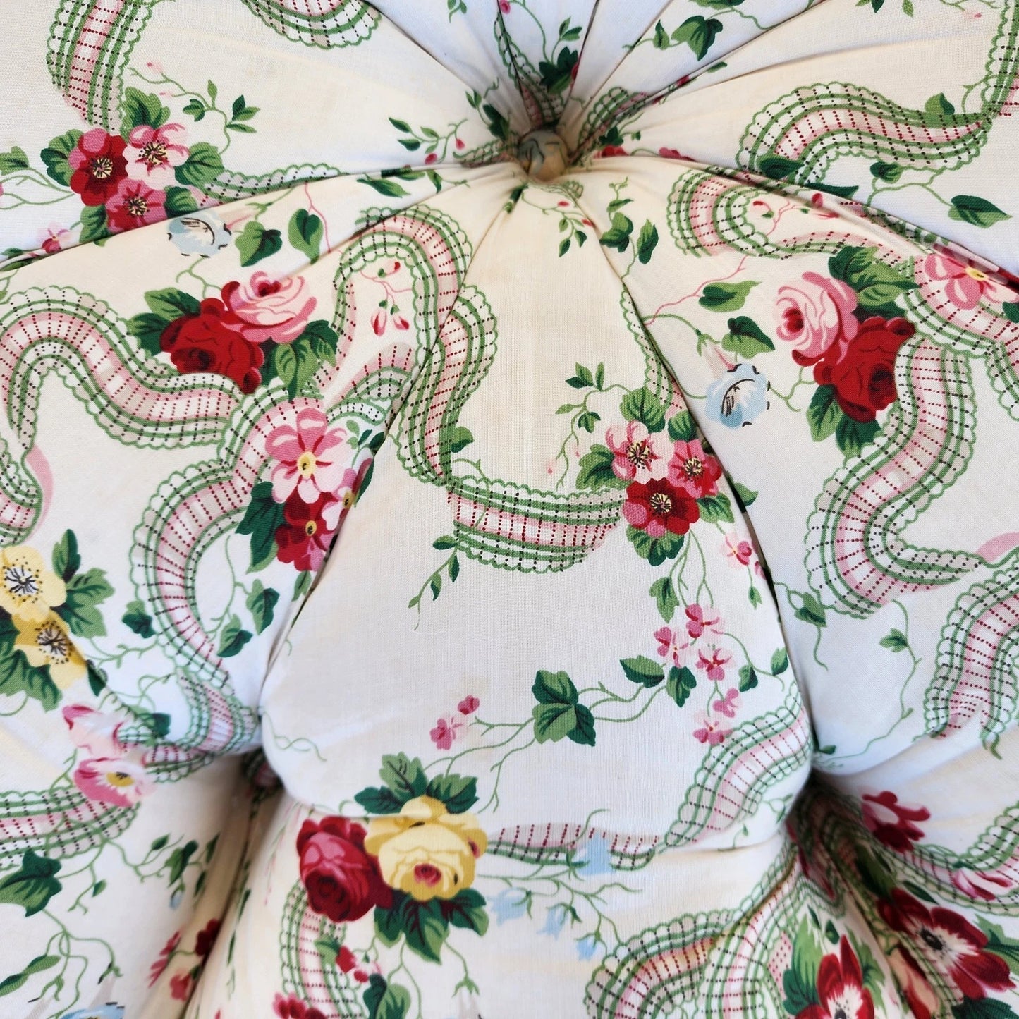 Floral Roses Ottoman Tufted Round