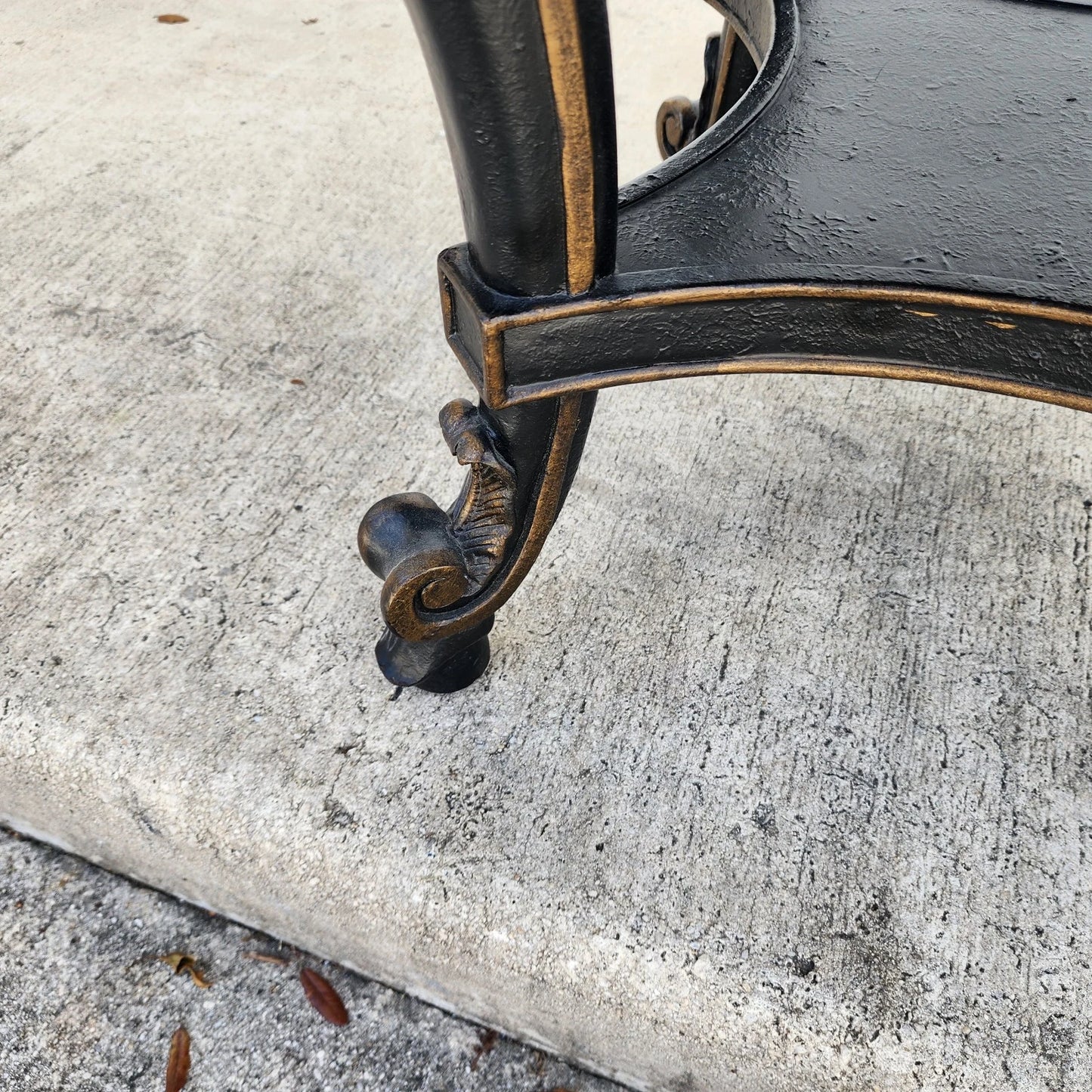 Henredon French Louis XV Center Occasional Table