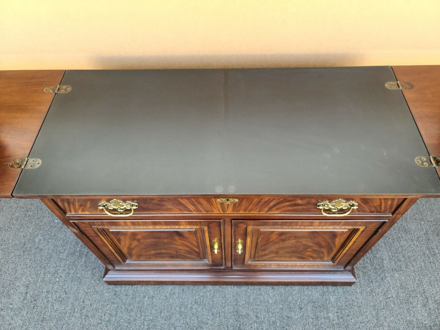 Vtg DREXEL Flame Mahogany Flip Top Rolling Buffet Sideboard Dry Bar Server Cart