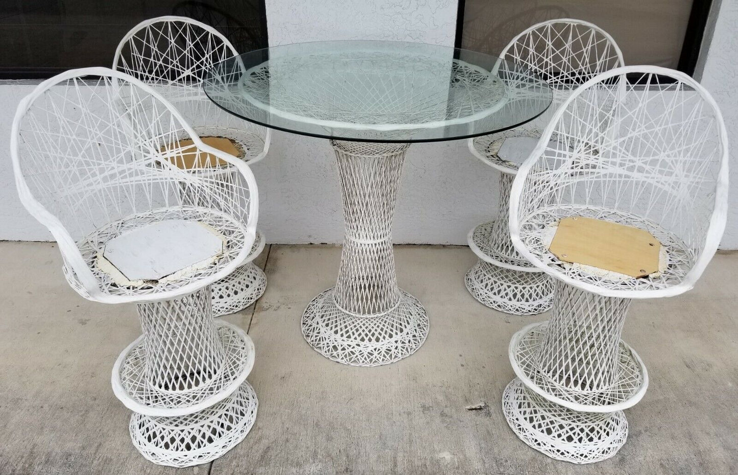 (1) Vintage Mid Century Modern Russell Woodard Spun Fiberglass Counter Bar Stool