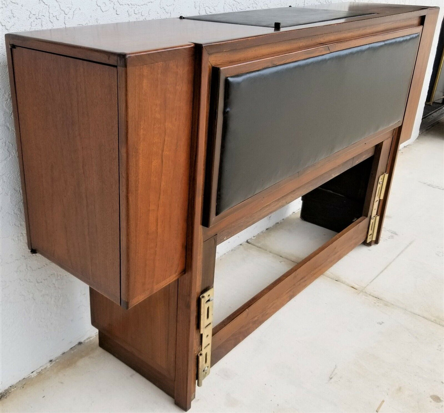 Vintage Jack Cartwright for FOUNDERS MCM Danish Modern Walnut Full Headboard