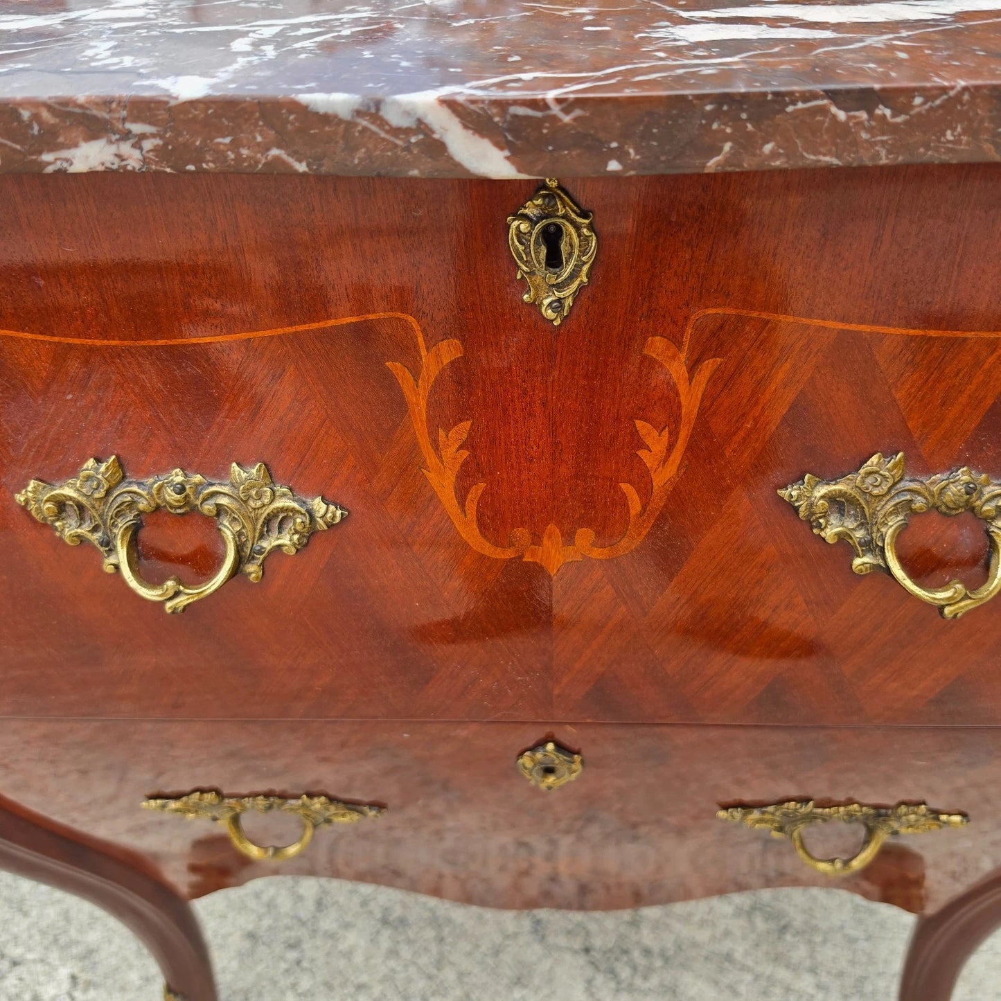 Pair of French Louis XV Style Bombe Commodes Bedside Tables Nightstands
