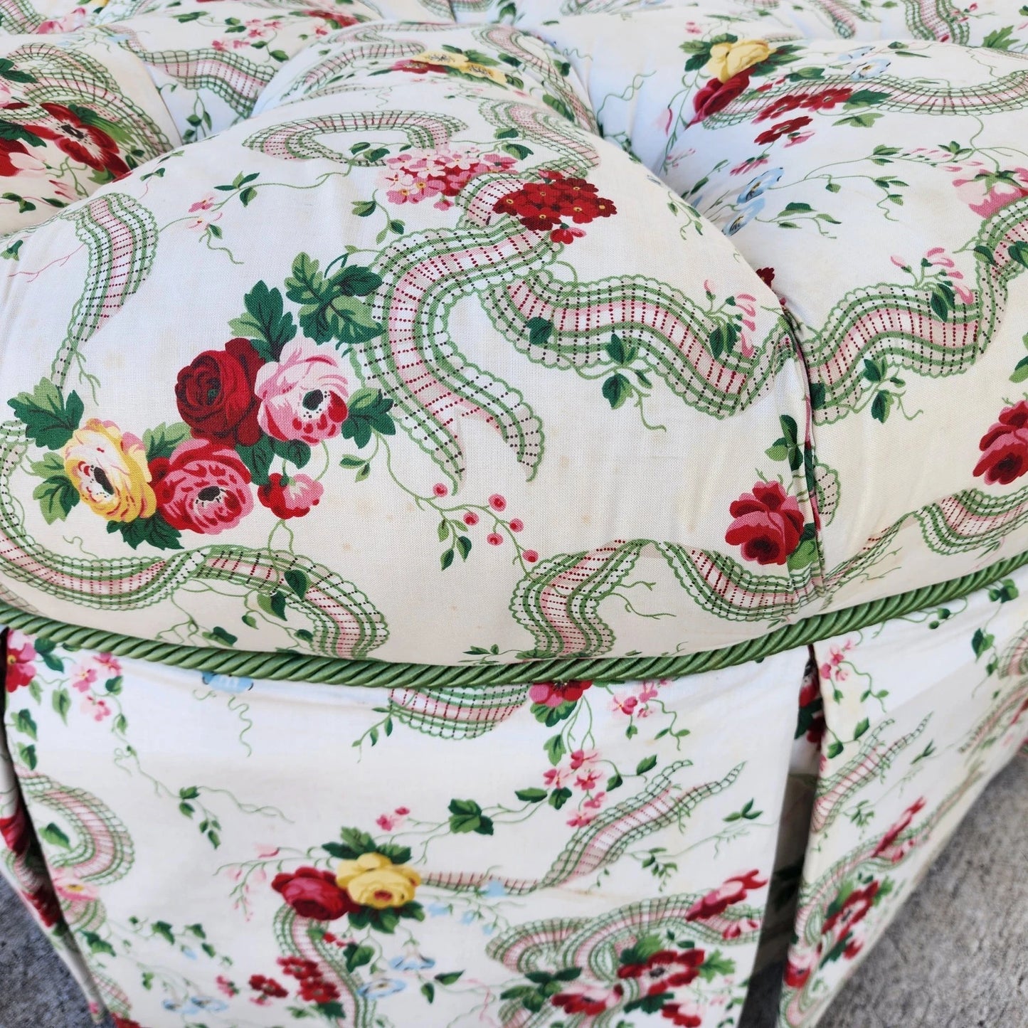 Floral Roses Ottoman Tufted Round