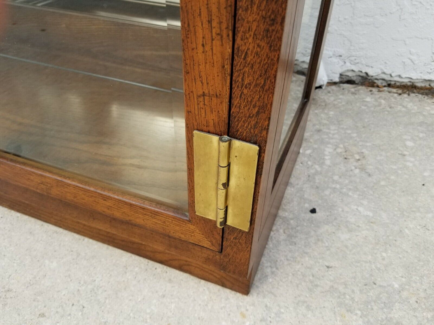 HENREDON Display Cabinets Etagere Vitrines Scene One Campaign