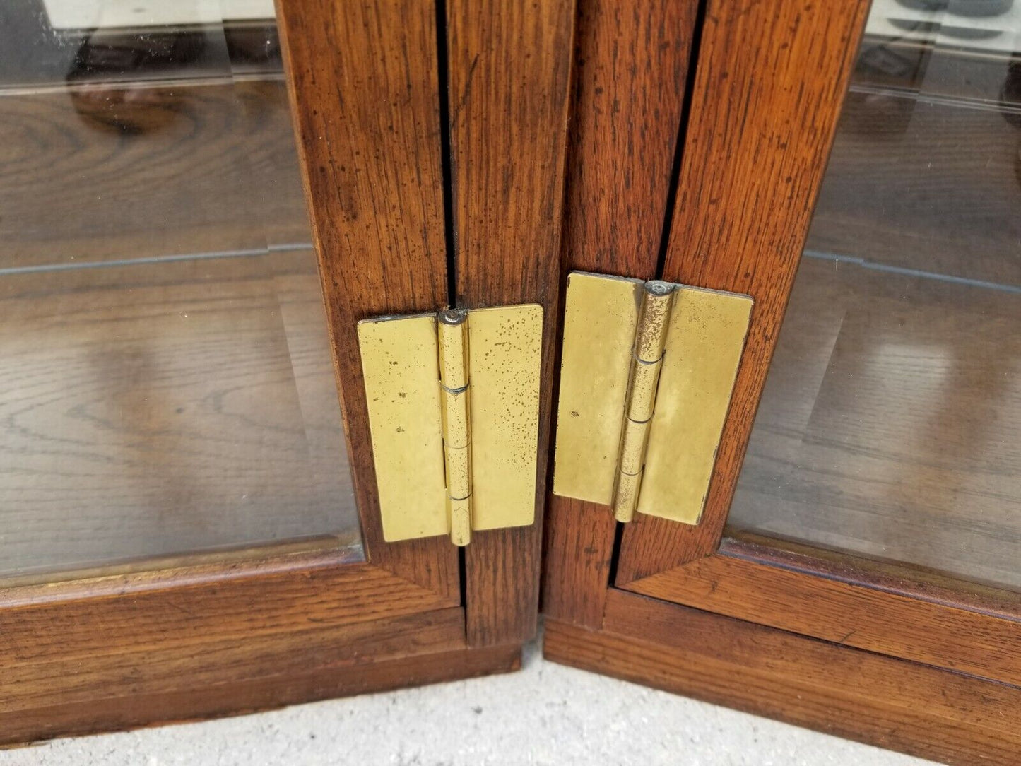 HENREDON Display Cabinets Etagere Vitrines Scene One Campaign