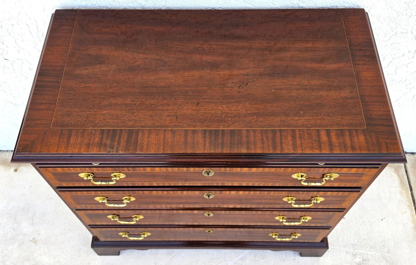 COUNCILL CRAFTSMEN Banded Mahogany Chippendale Bachelor Chest w Pullout Surface