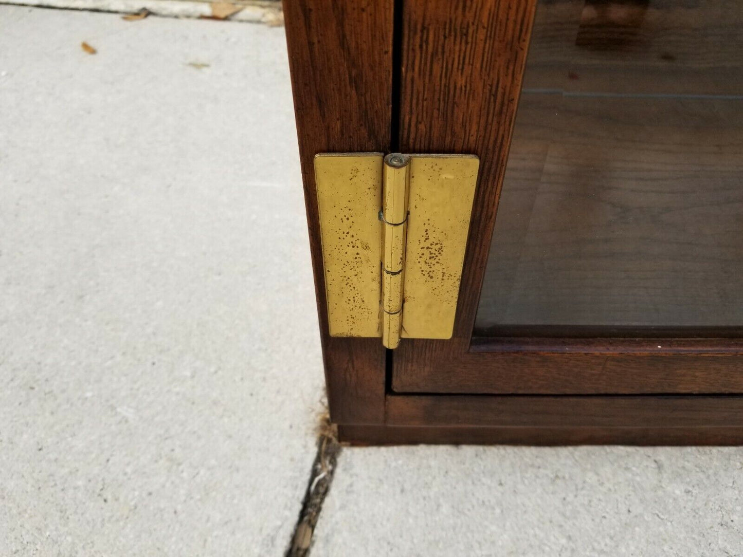 HENREDON Display Cabinets Etagere Vitrines Scene One Campaign