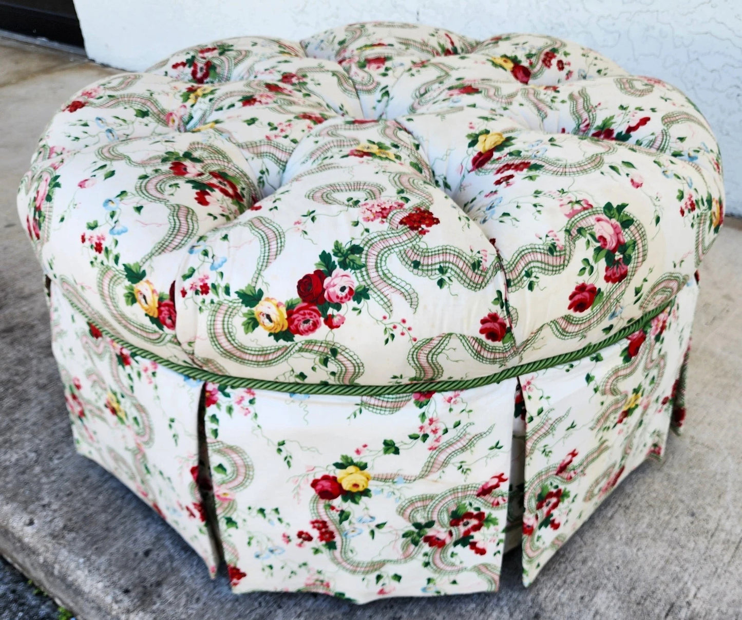 Floral Roses Ottoman Tufted Round
