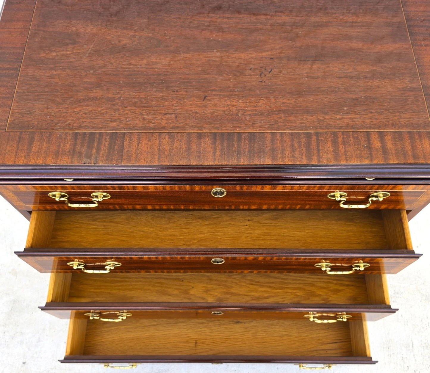 COUNCILL CRAFTSMEN Banded Mahogany Chippendale Bachelor Chest w Pullout Surface