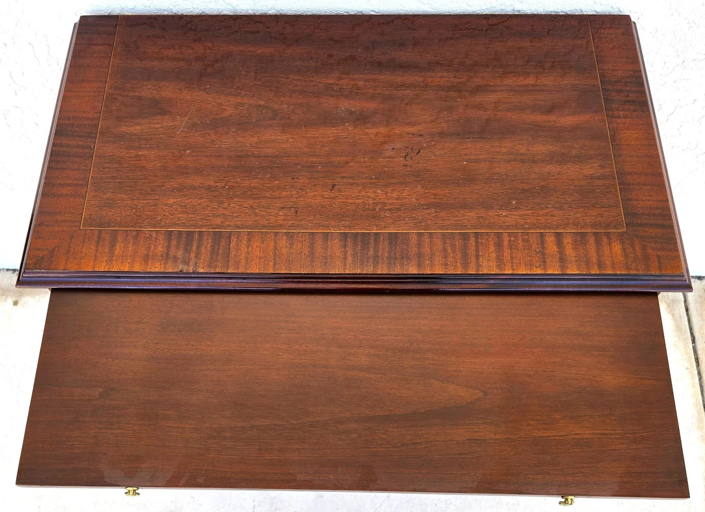 COUNCILL CRAFTSMEN Banded Mahogany Chippendale Bachelor Chest w Pullout Surface