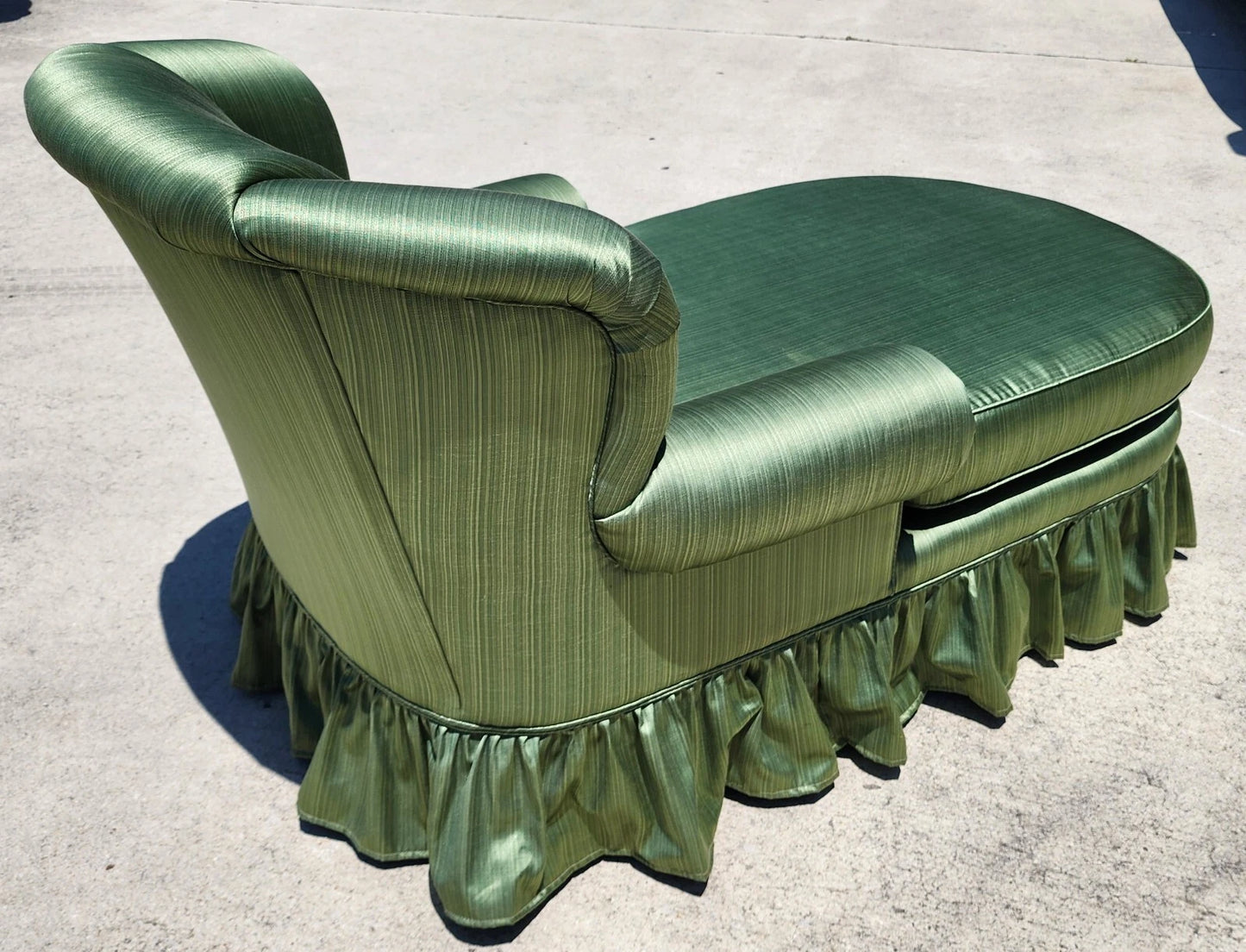 Vintage Chaise English Wingback Style