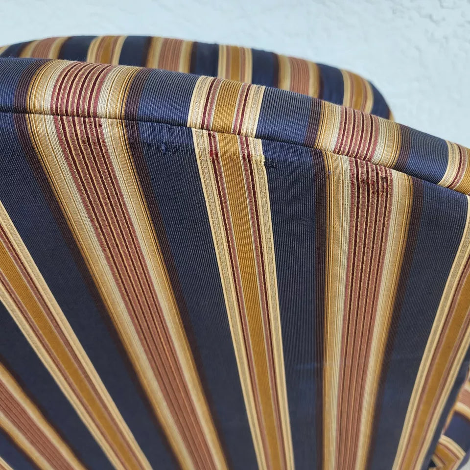 Ethan Allen English Lounge Armchair Very Comfortable!