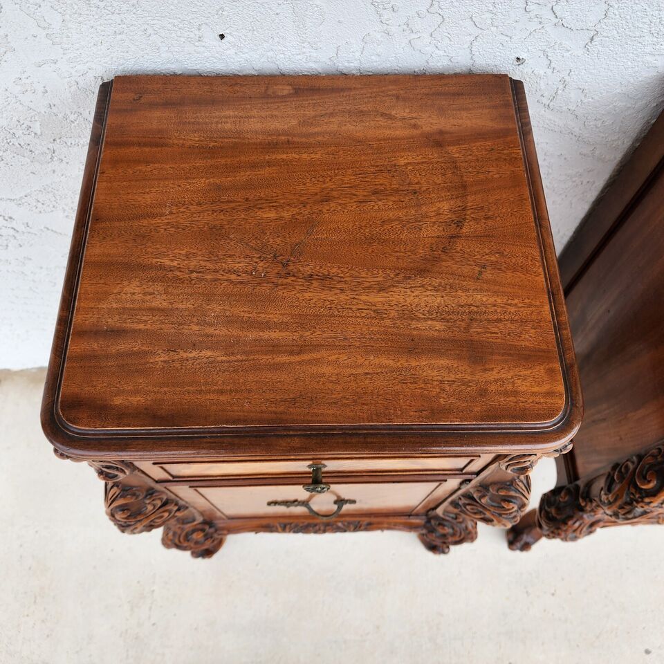 French Louis XV Nightstands Bedside Tables 1940s Pair