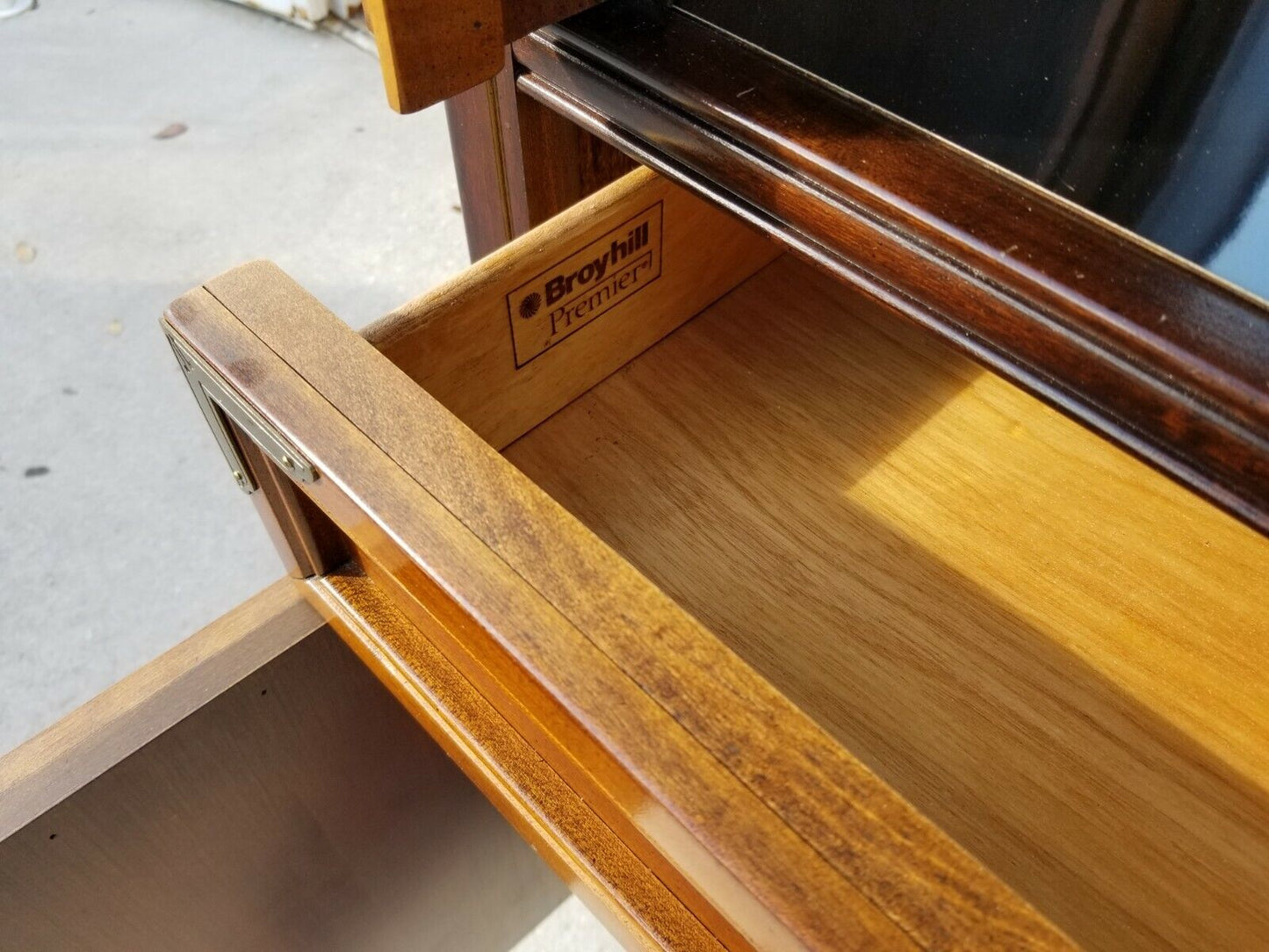 3 Piece BROYHILL Asian Chinoiserie Lighted Dry Bar Cabinet with Display Cases