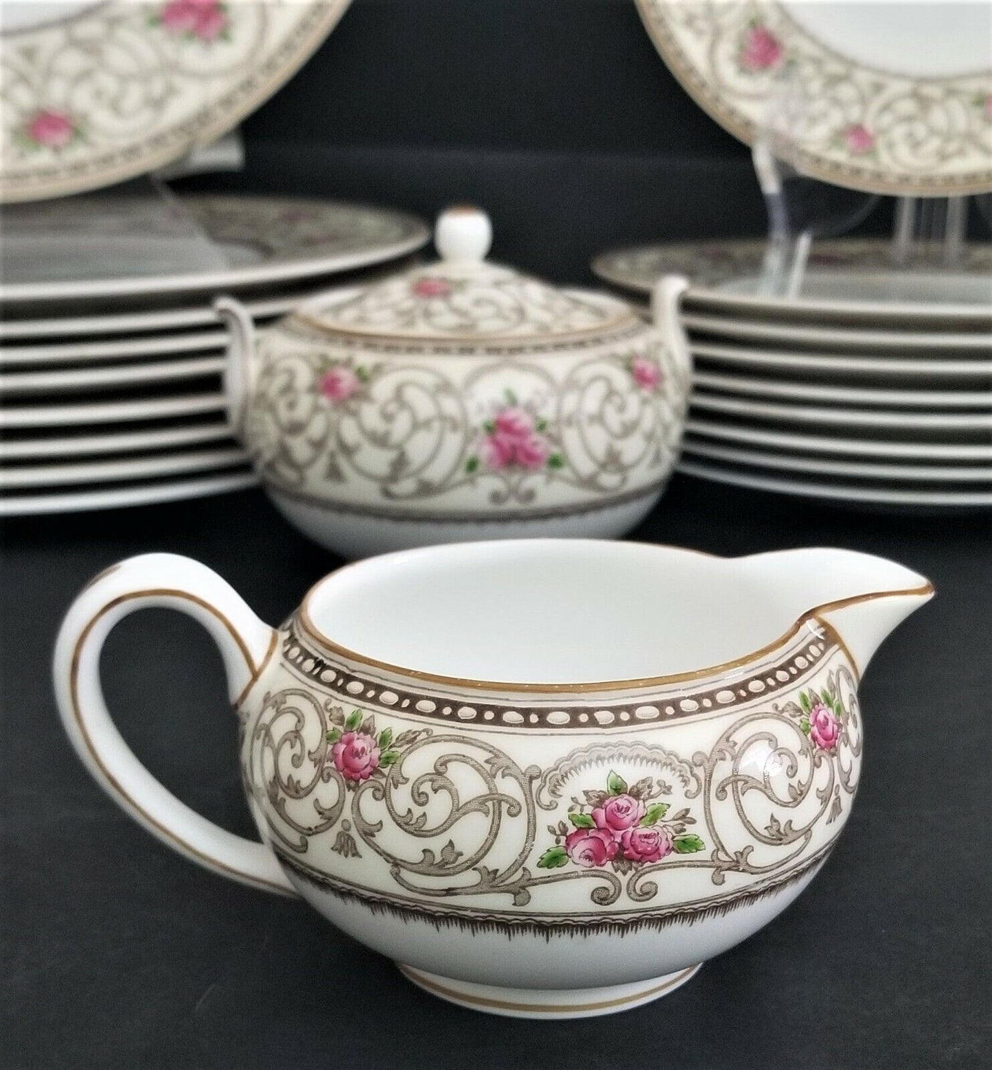 (1) ONLY WEDGWOOD Avondale Creamer and Lid Cream with Scrolls and Pink Roses