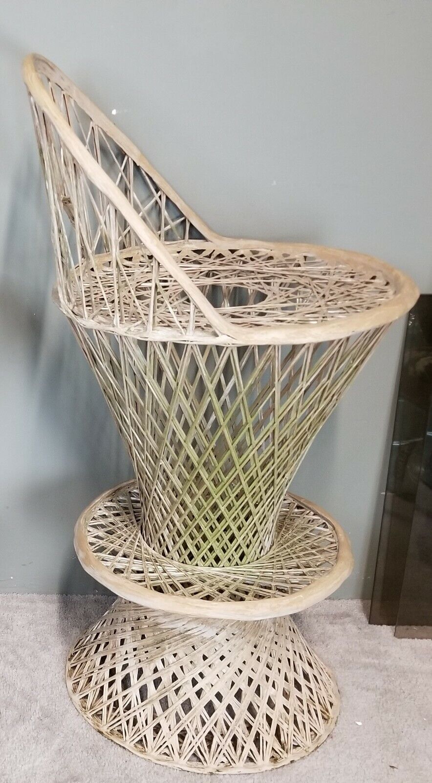 (1) Vintage Mid Century Modern Russell Woodard Spun Fiberglass Counter Bar Stool