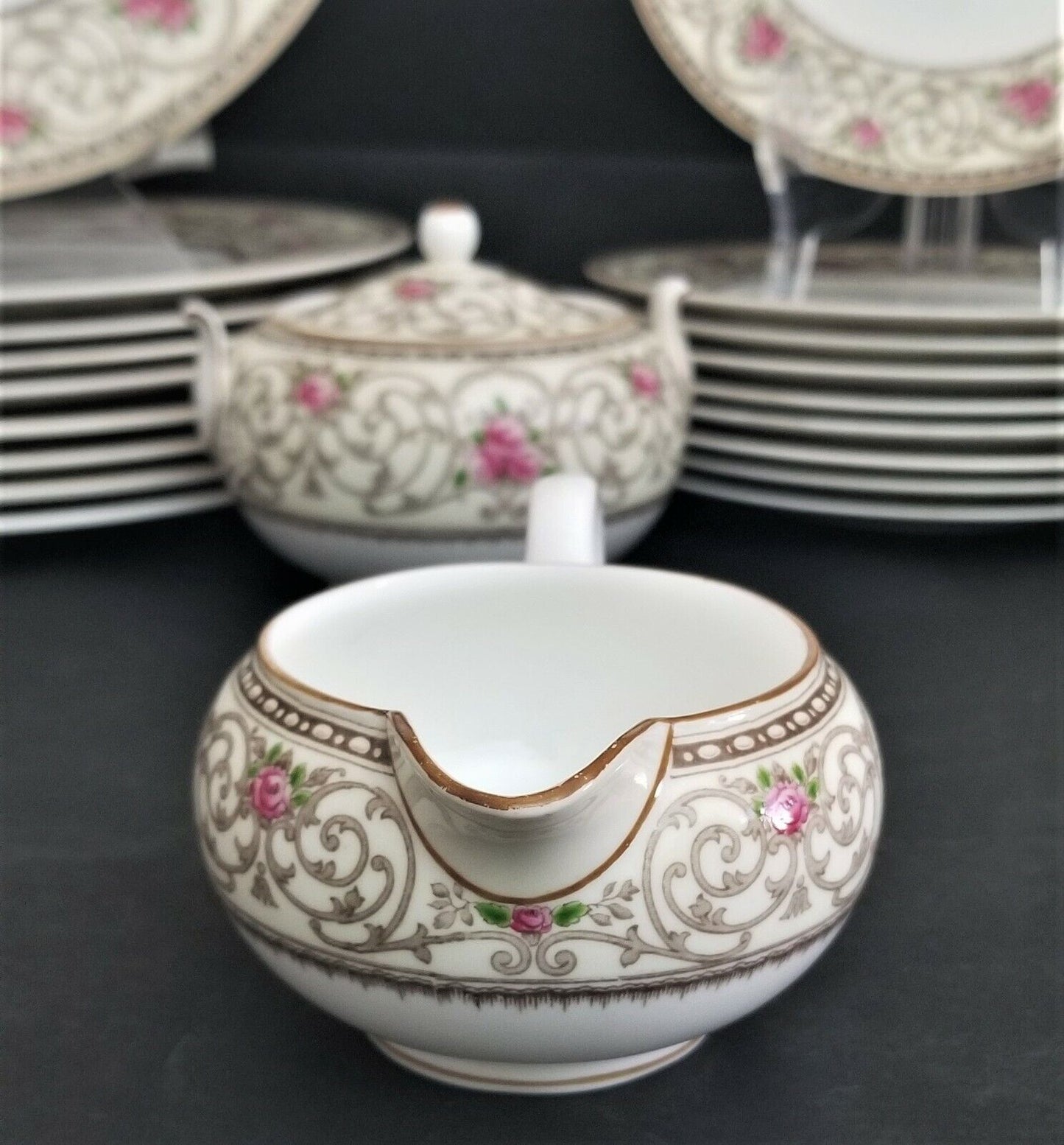 (1) ONLY WEDGWOOD Avondale Creamer and Lid Cream with Scrolls and Pink Roses