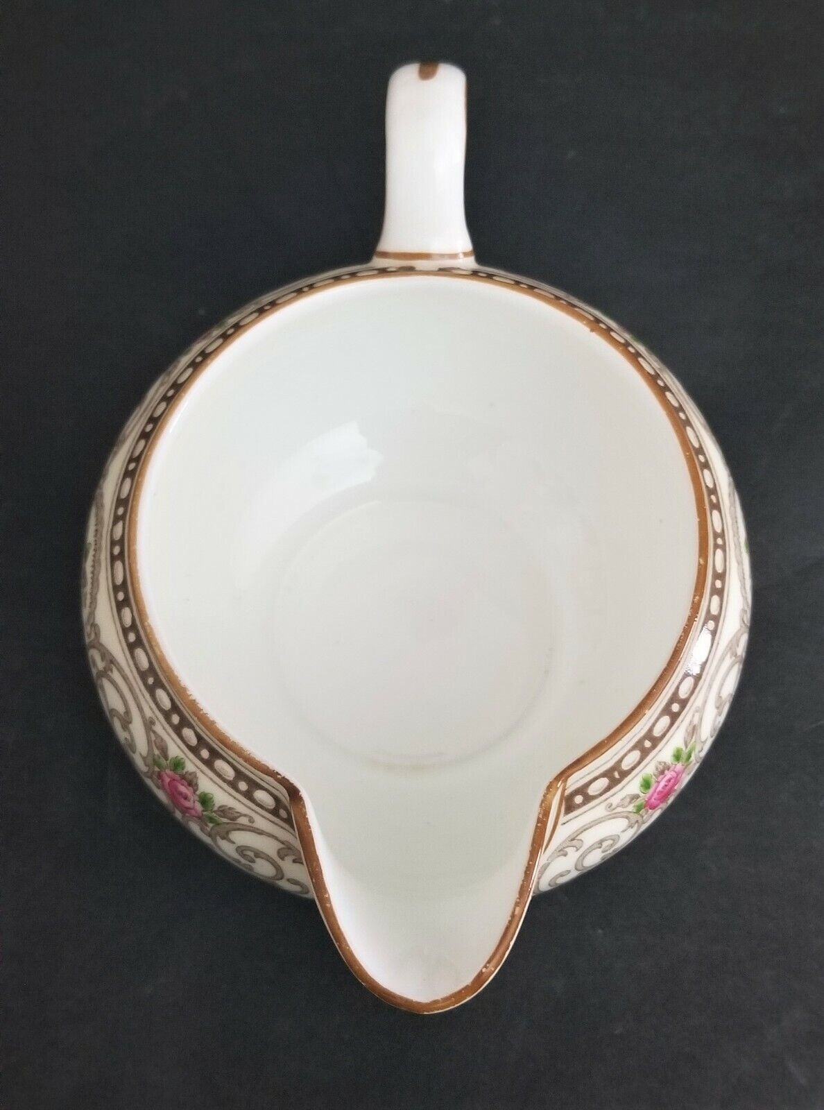(1) ONLY WEDGWOOD Avondale Creamer and Lid Cream with Scrolls and Pink Roses