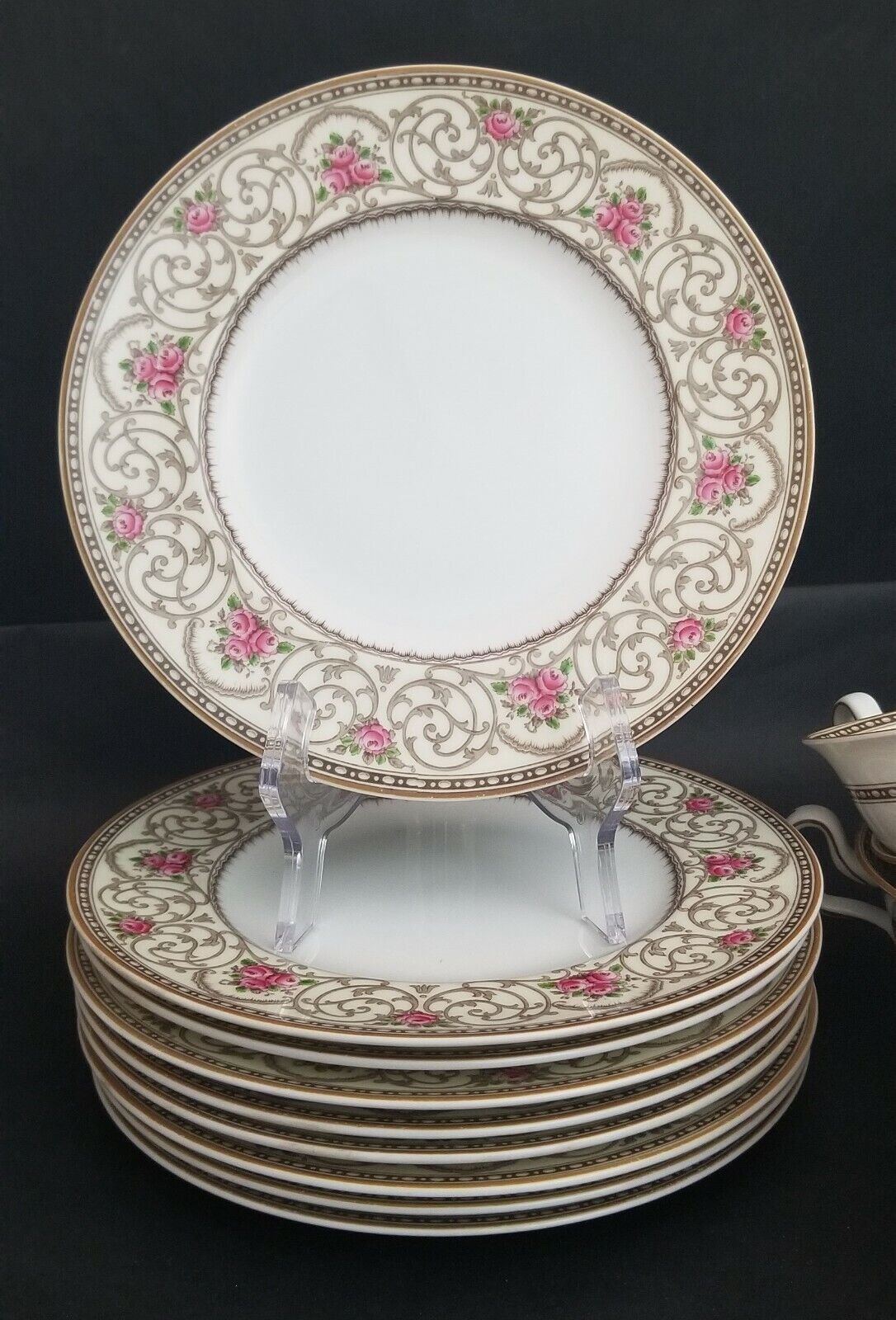 (1) Only WEDGWOOD Avondale 8" Salad Plate Cream with Scrolls and Pink Roses