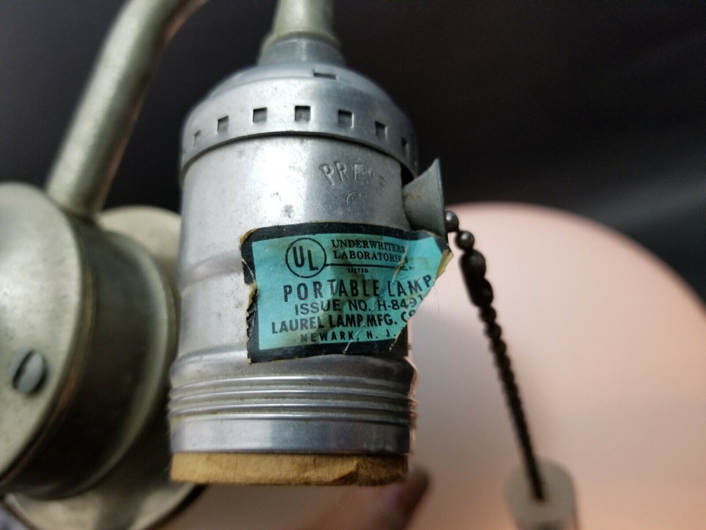 LAUREL LAMP CO Large Frosted Glass Teardrop Style MCM Table Lamp