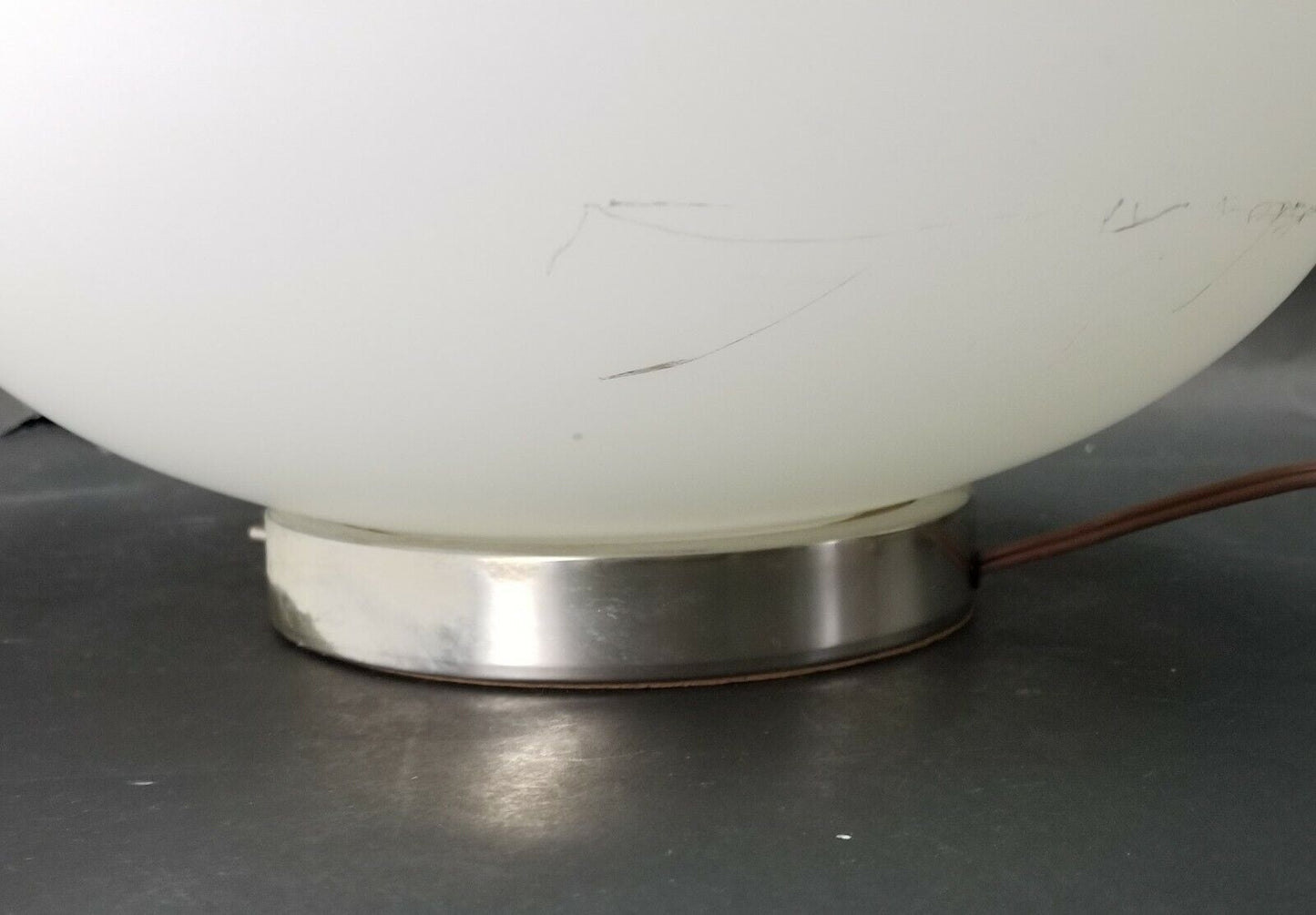 LAUREL LAMP CO Large Frosted Glass Teardrop Style MCM Table Lamp