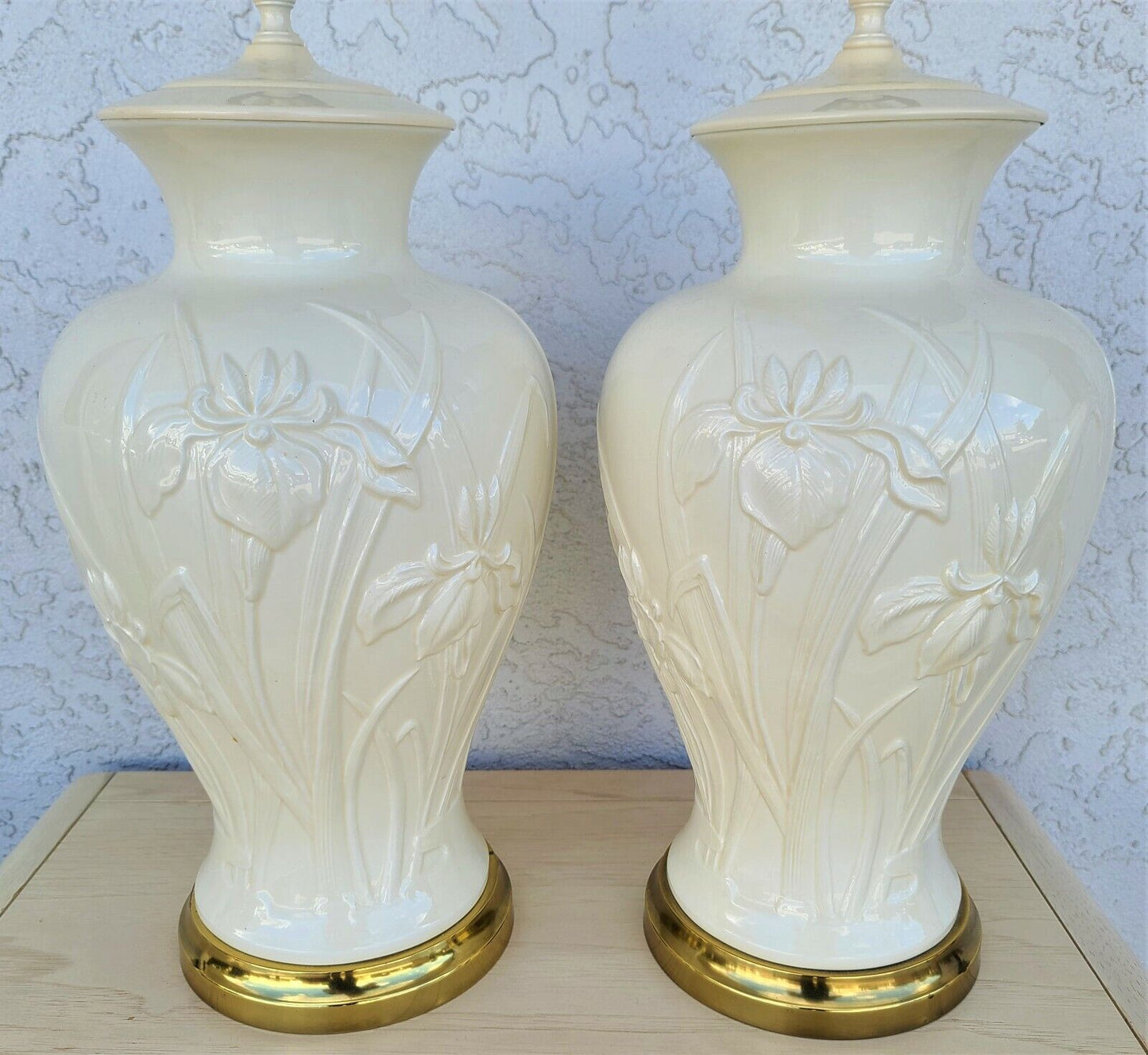 Vtg Pair of PAUL HANSON Ceramic Lamps with Embossed Iris Flowers in Cream/Ivory