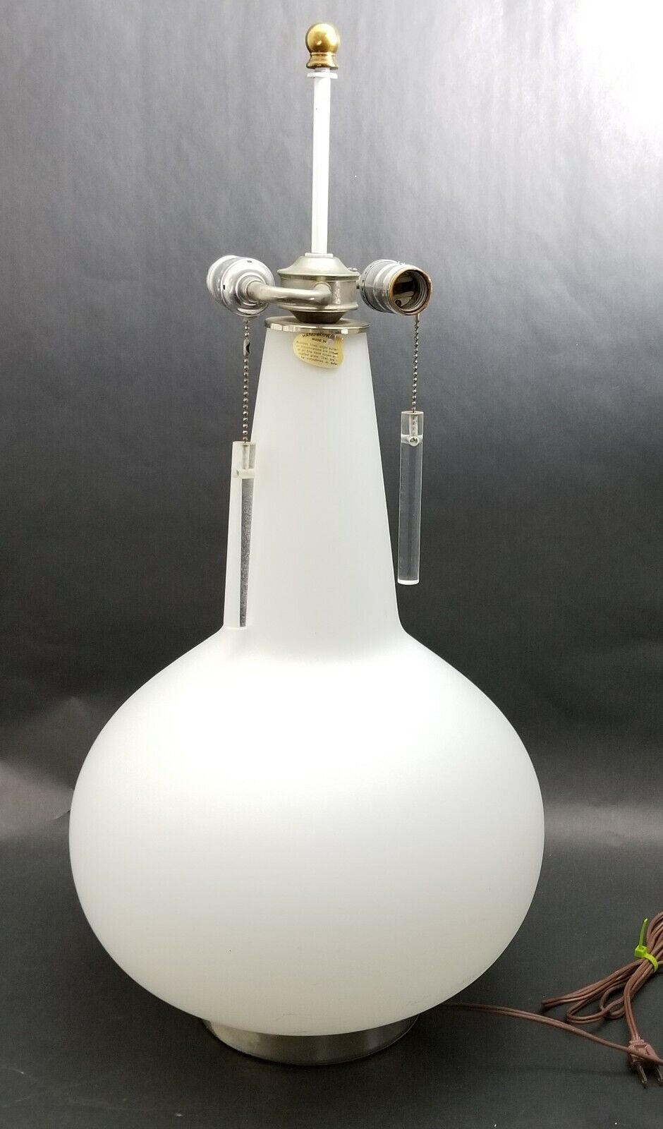 LAUREL LAMP CO Large Frosted Glass Teardrop Style MCM Table Lamp