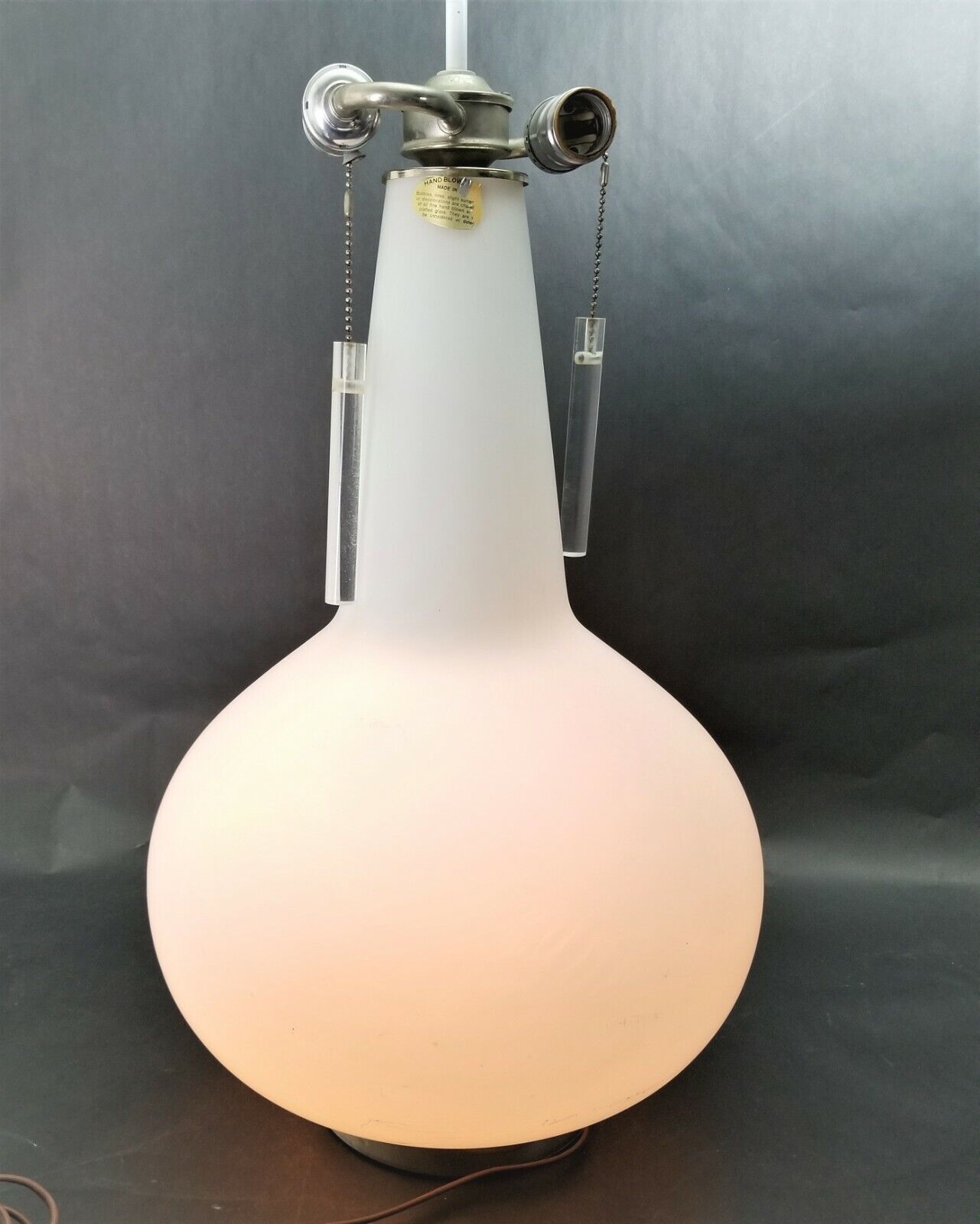 LAUREL LAMP CO Large Frosted Glass Teardrop Style MCM Table Lamp