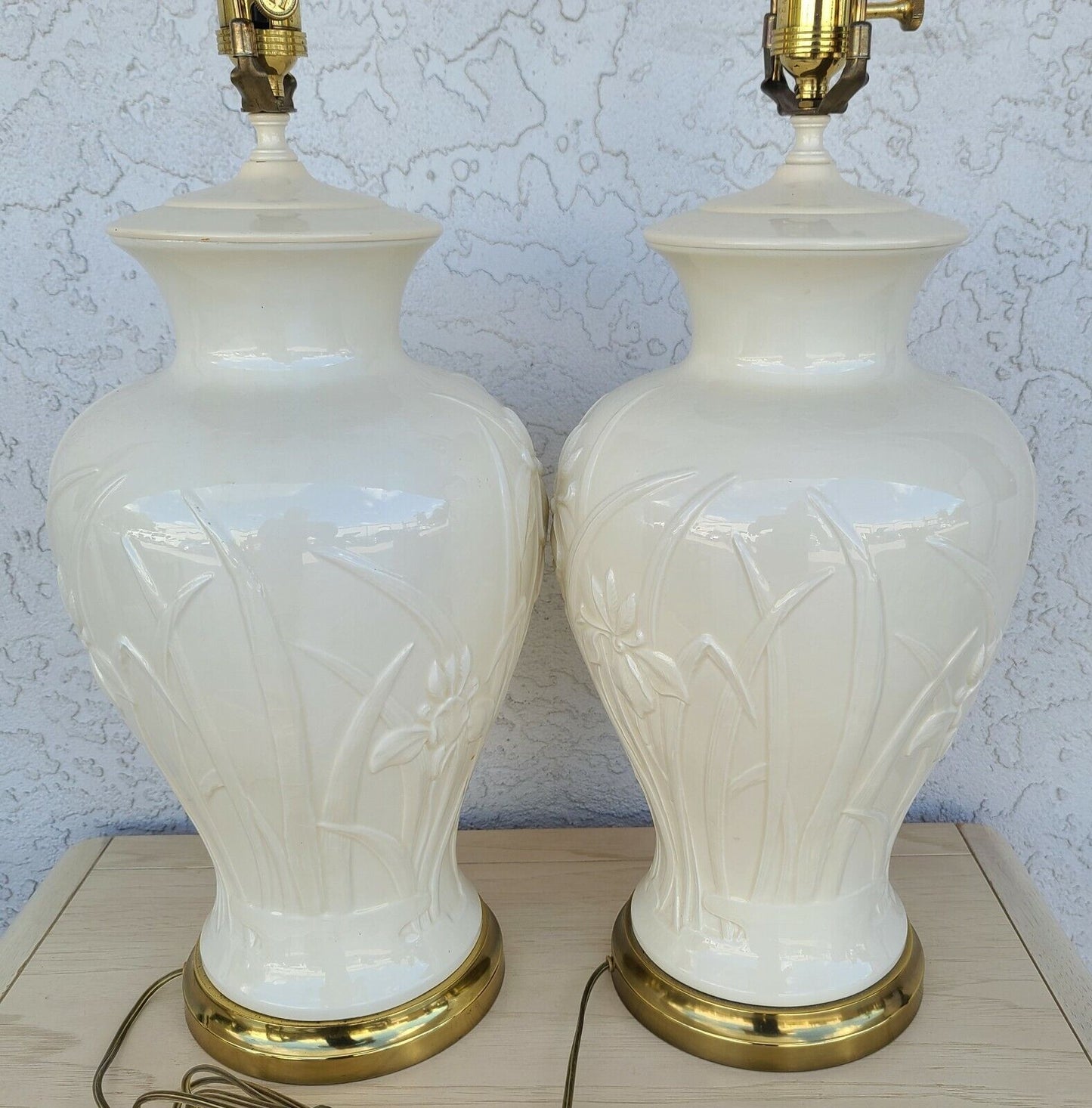 Vtg Pair of PAUL HANSON Ceramic Lamps with Embossed Iris Flowers in Cream/Ivory
