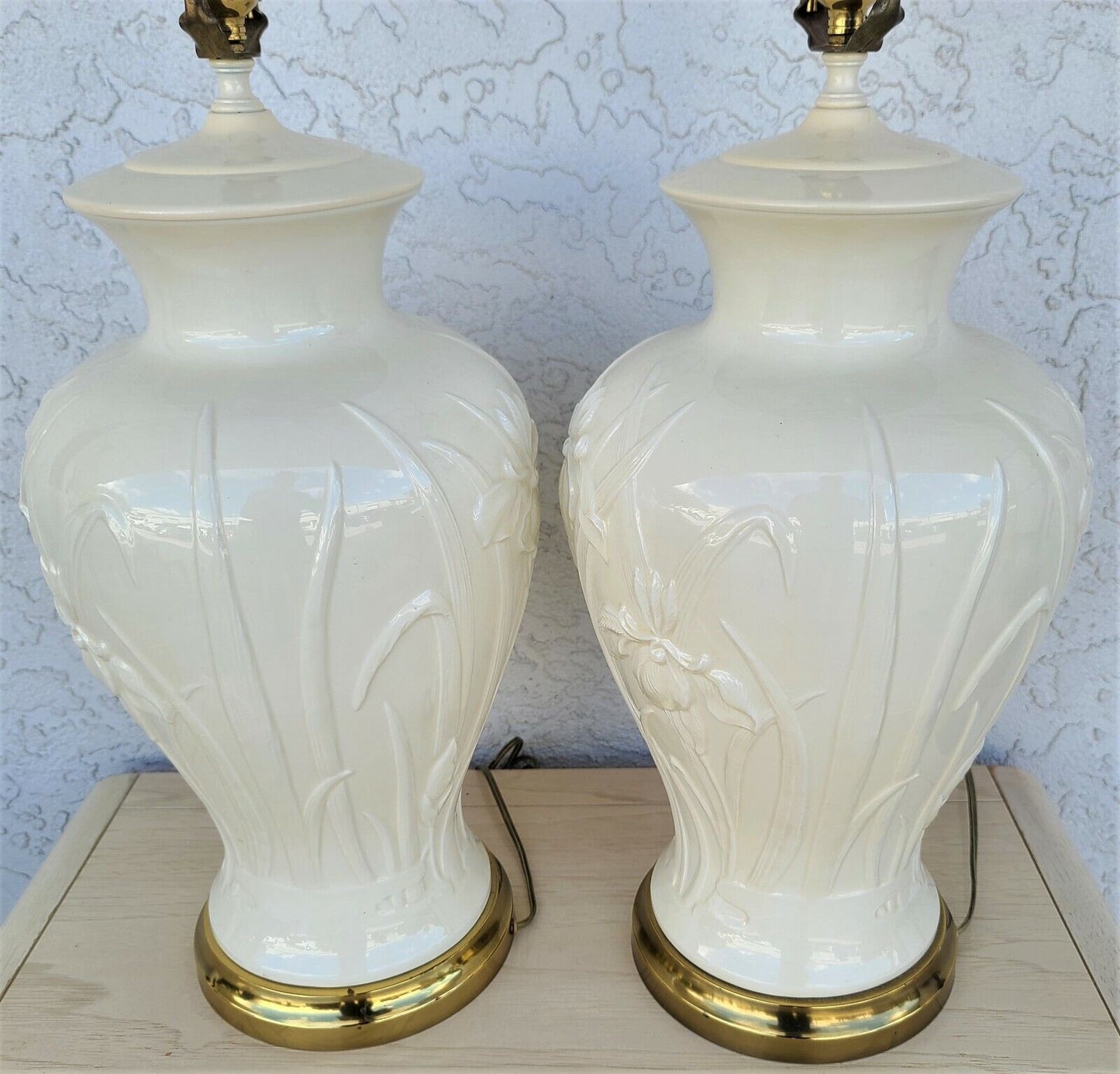 Vtg Pair of PAUL HANSON Ceramic Lamps with Embossed Iris Flowers in Cream/Ivory