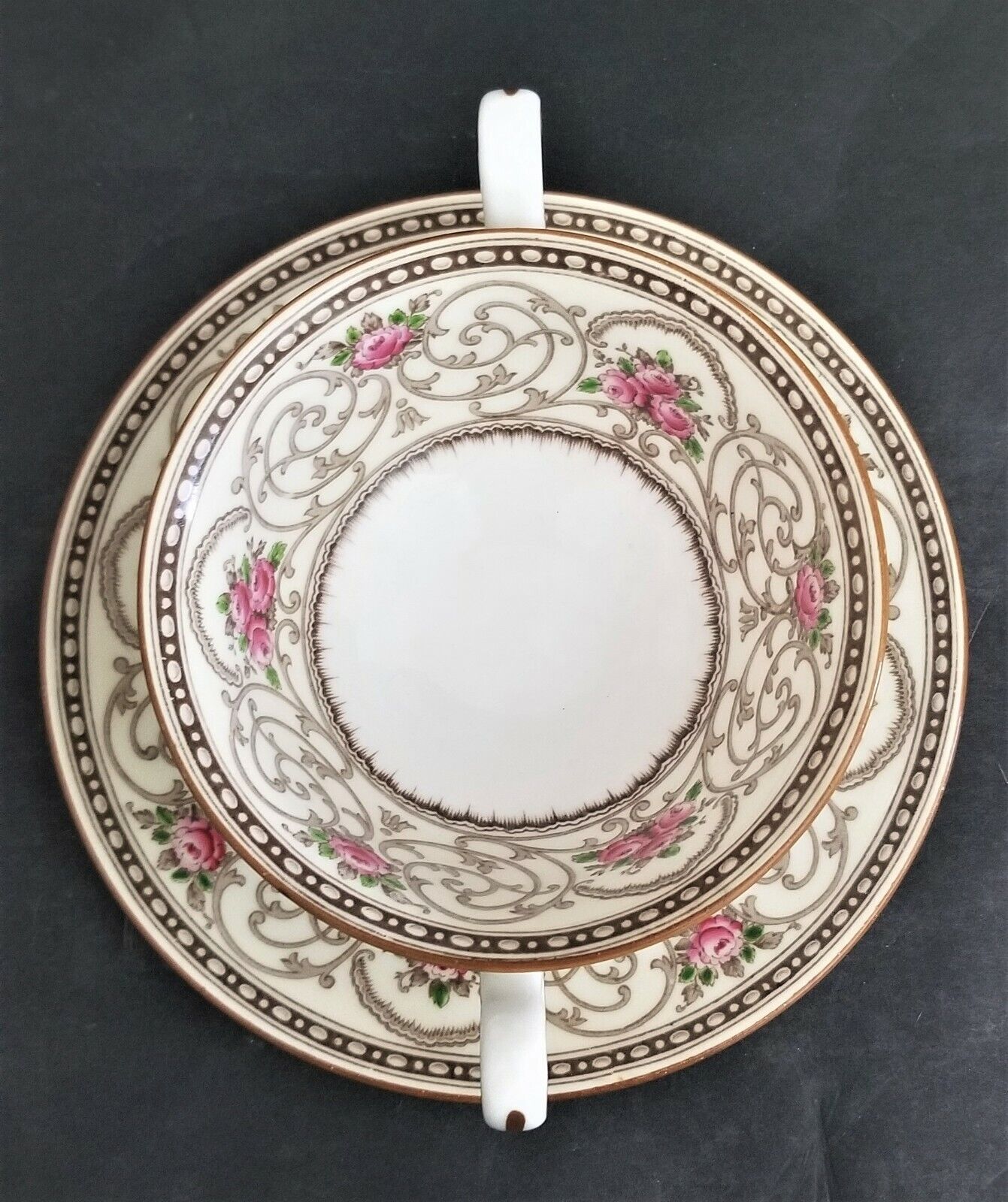 (1) WEDGWOOD Avondale Cream Soup Bowl with Plate Cream With Scrolls and Pink Roses