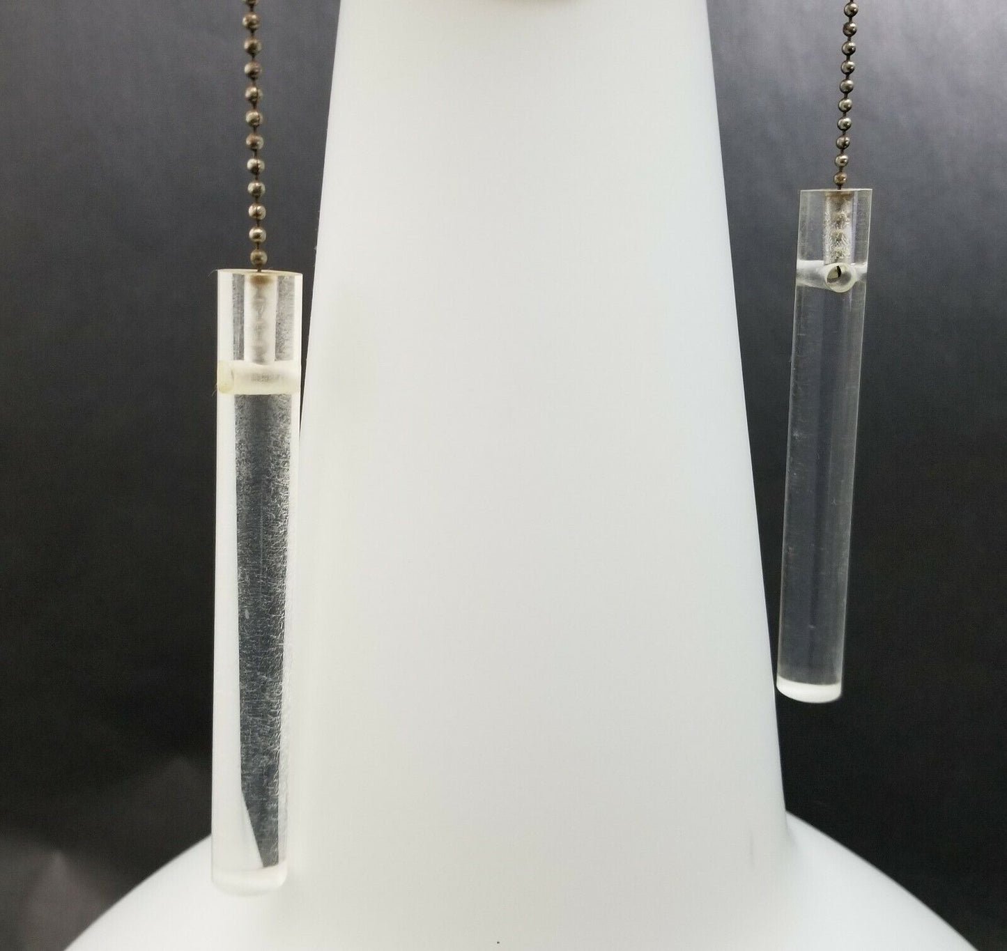 LAUREL LAMP CO Large Frosted Glass Teardrop Style MCM Table Lamp