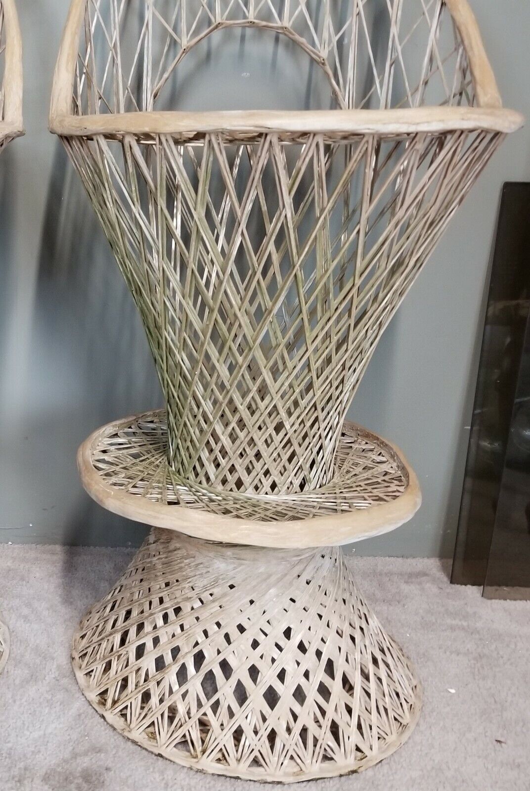 (1) Vintage Mid Century Modern Russell Woodard Spun Fiberglass Counter Bar Stool