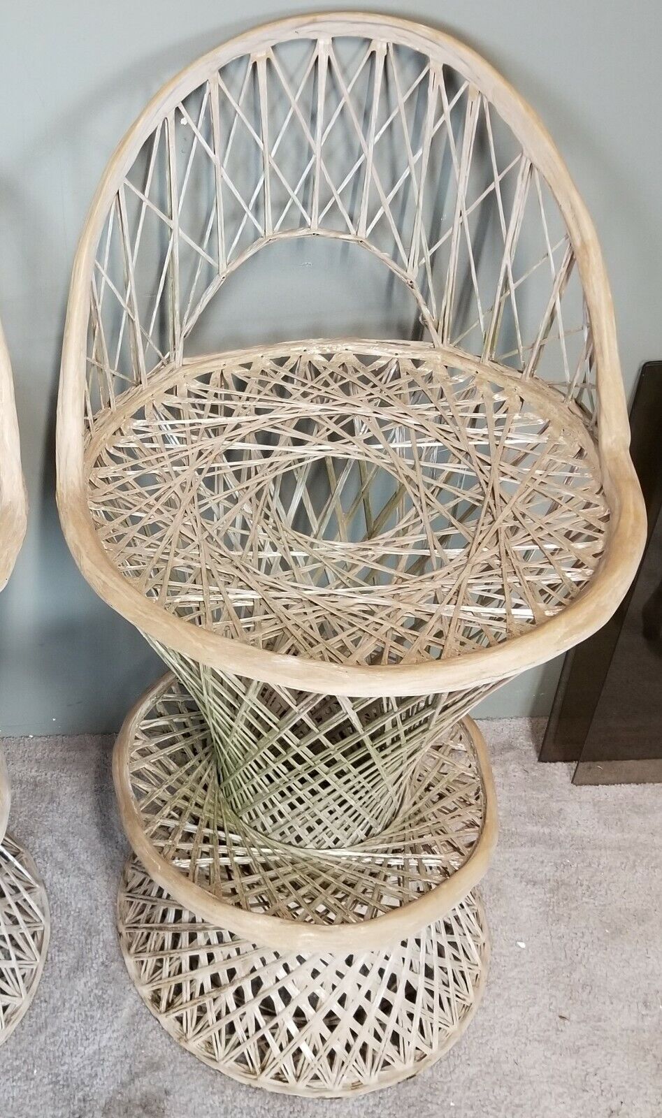 (1) Vintage Mid Century Modern Russell Woodard Spun Fiberglass Counter Bar Stool