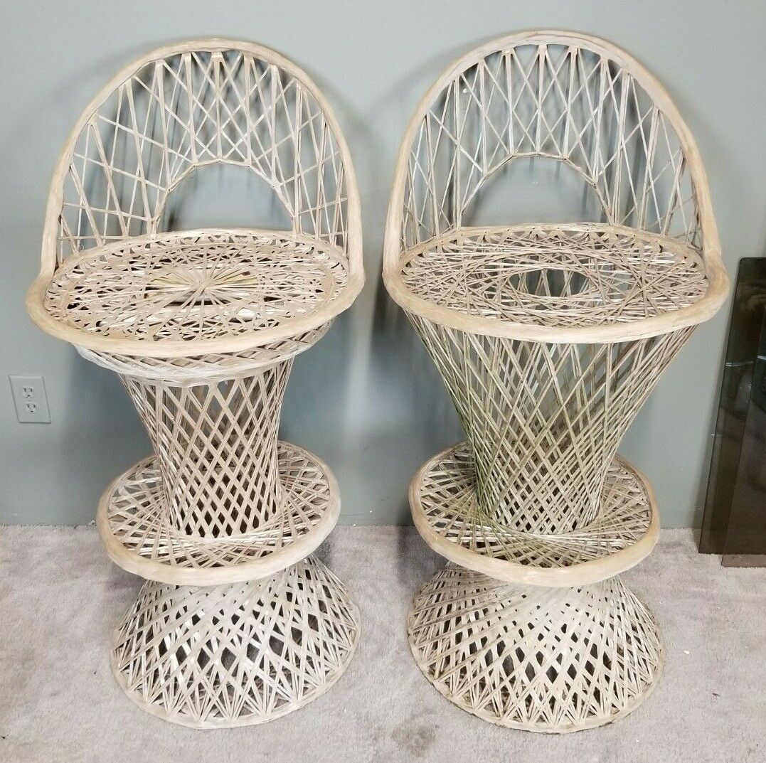 (1) Vintage Mid Century Modern Russell Woodard Spun Fiberglass Counter Bar Stool