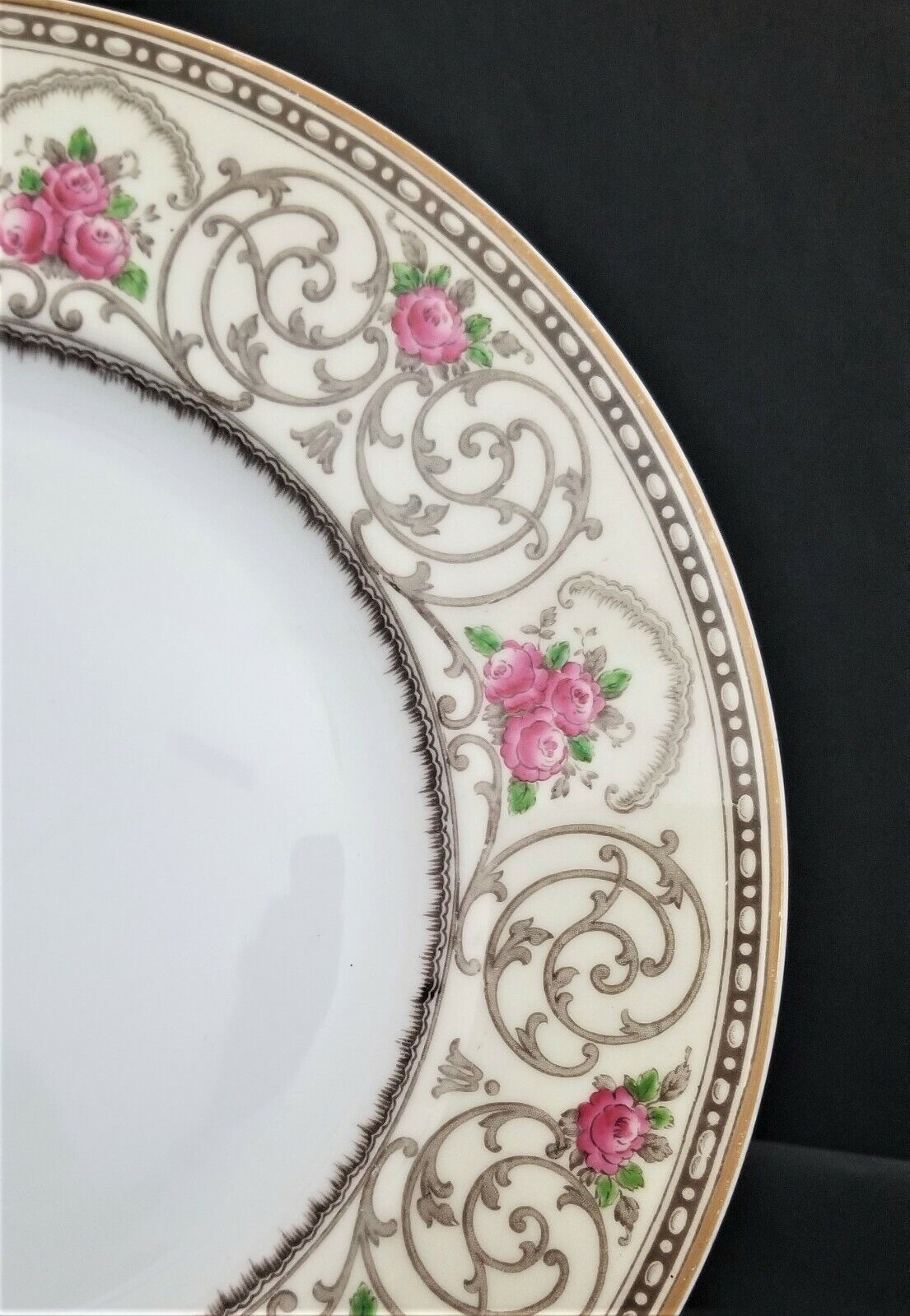 (1) WEDGWOOD Avondale Dinner Plate Cream with Scrolls and Pink Roses 10 3/4"