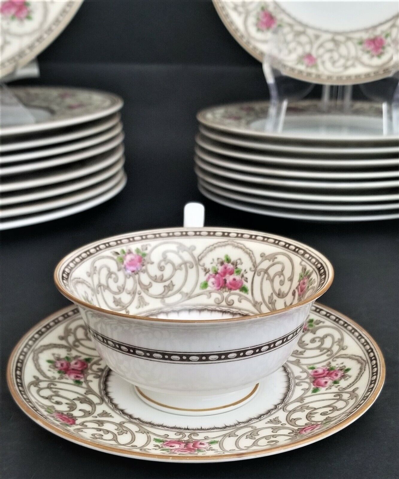 (1) Only WEDGWOOD Avondale Cup & Saucer Set Cream with Scrolls and Pink Roses