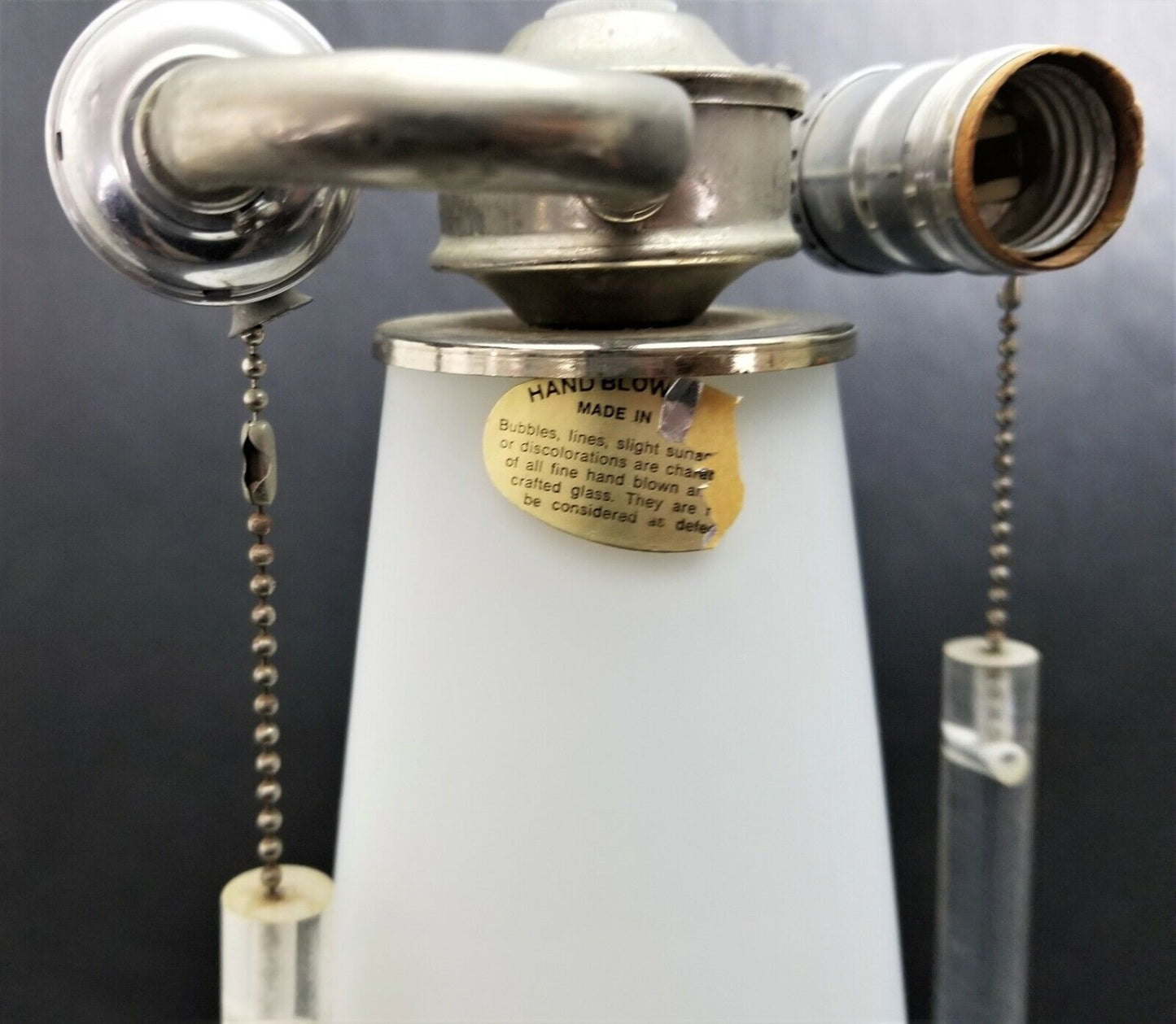 LAUREL LAMP CO Large Frosted Glass Teardrop Style MCM Table Lamp