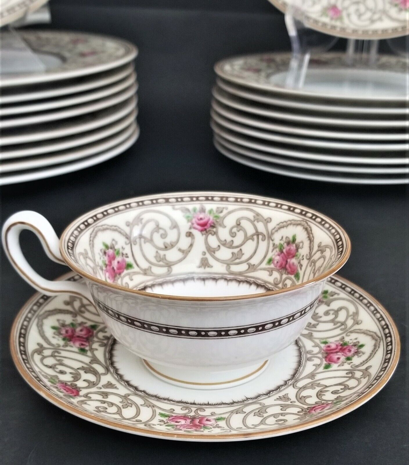 (1) Only WEDGWOOD Avondale Cup & Saucer Set Cream with Scrolls and Pink Roses