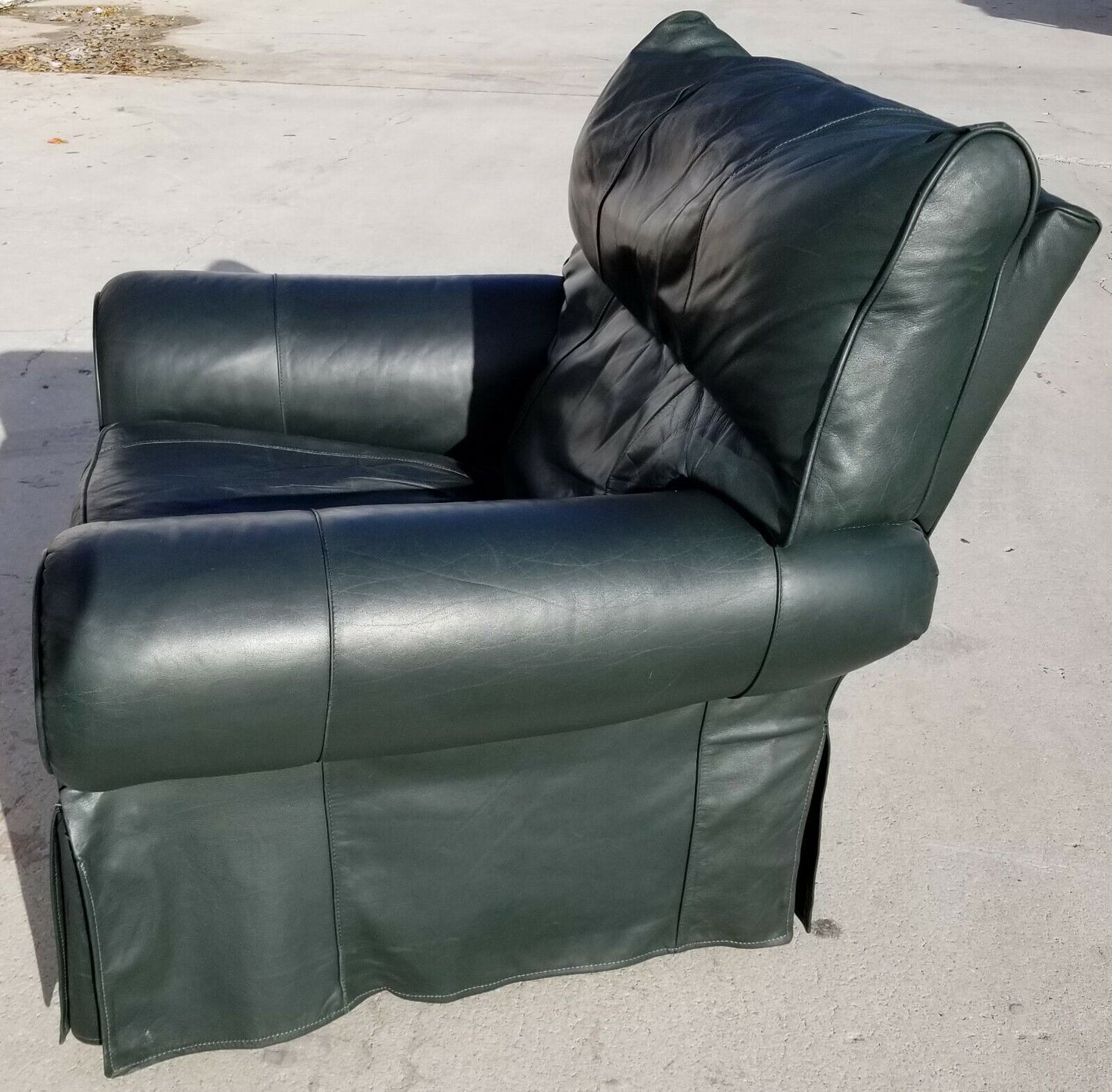 MCM LEATHERCRAFT Easeback Recliner Skirted Leather Lounge Club Armchair Chair