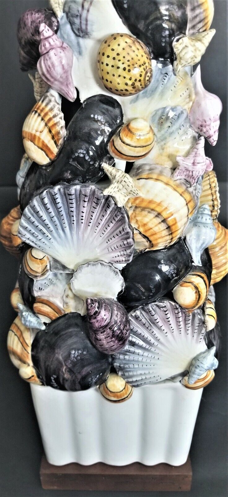 PAUL HANSON 3 Dimensional Tower of Sea Shells Ceramic Table Lamp Beach Coastal