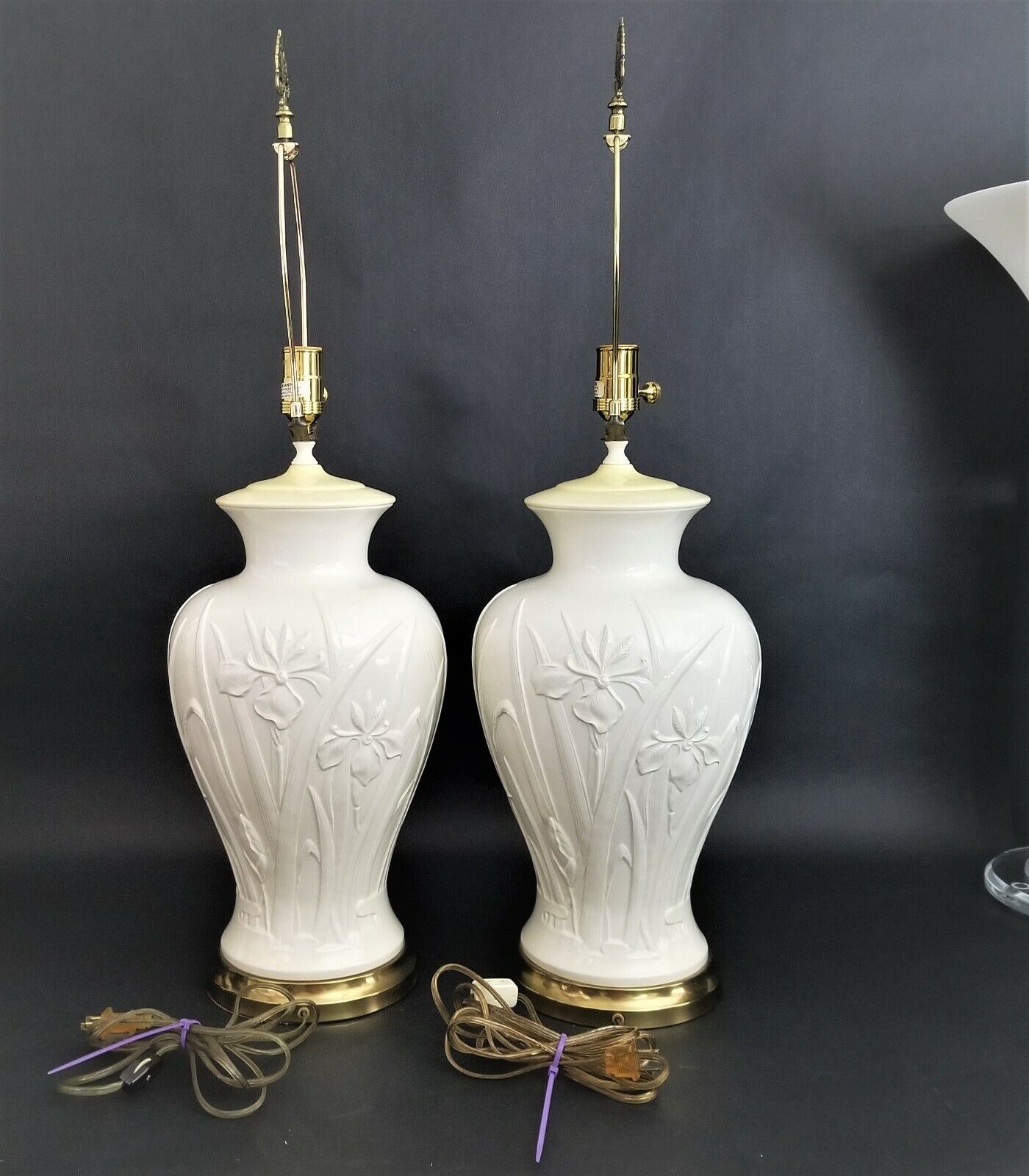 Vtg Pair of PAUL HANSON Ceramic Lamps with Embossed Iris Flowers in Cream/Ivory